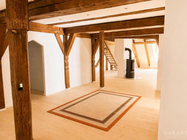 Exklusives Wohnen im historischen Herrenhaus Außergewöhnliche Maisonettewohnung mit Pool