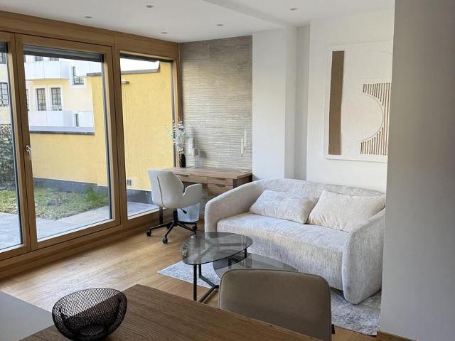 Exklusives Wohnen im Lehel – Möblierte, neuwertige Wohnung mit Lift & Klimatisierung & Dachterrasse