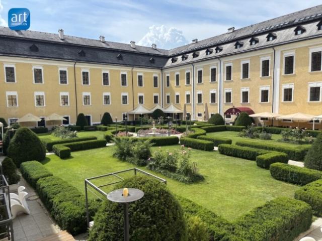 Exklusives Wohnen im Schloss Mondsee geschmackvolle 2 1/2 Zimmer Wohnung mit Tiefgaragenstellplatz € 500.000