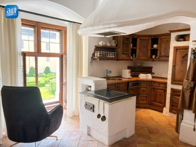 Exklusives Wohnen im Schloss Mondsee: geschmackvolle 2 1/2 Zimmer Wohnung mit Tiefgaragenstellplatz € 500.000