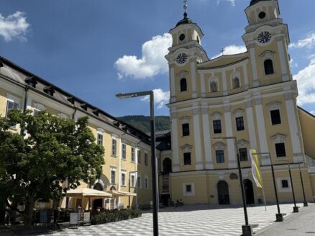 Exklusives Wohnen im Schloss Mondsee – großzügige 3 Zimmer Wohnung mit besonderem Flair