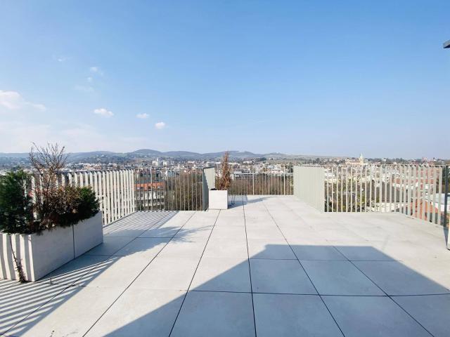 EXKLUSIVES WOHNEN IN OBERDÖBLING Dachgeschosswohnung mit Blick über Wien
