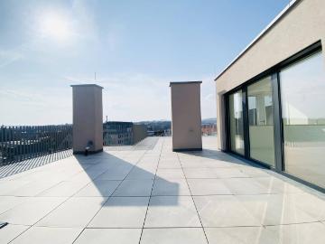 EXKLUSIVES WOHNEN IN OBERDÖBLING Traumhafte Dachgeschosswohnung mit Blick über Wien
