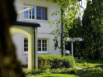 Exklusives Wohnen in Oberrohrbach – Traumhafter Ausblick & Weingartenlage