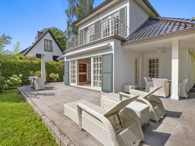 Exklusives Wohnen in ruhiger Lage – stilvolles Anwesen mit großzügigem Garten, Sauna und Kamin