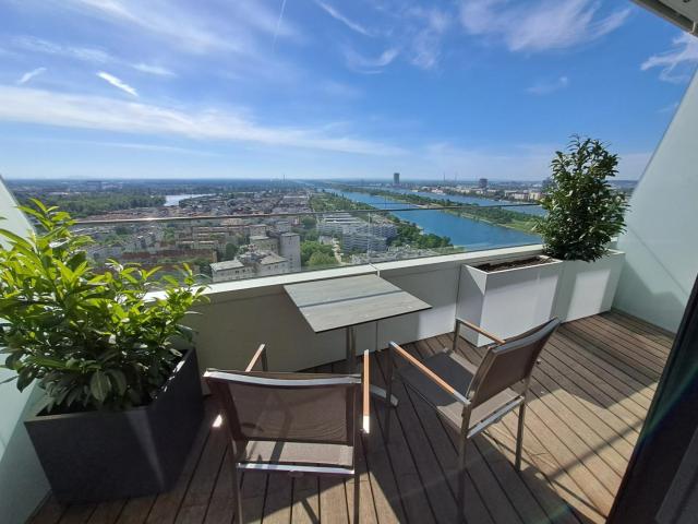 EXKLUSIVES & CHARMANTES WOHNEN NAHE AM WASSER GRANDIOSER AUSBLICK UND VIELE ANNEHMLICHKEITEN