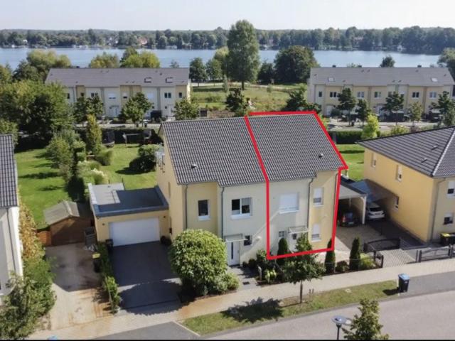 Exklusives Wohnen mit Havelblick: KfW 70 Wellness Oase mit Pool & Sauna in Nieder Neuendorf
