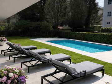 Exklusives Wohnen mit Pool in Top Lage
