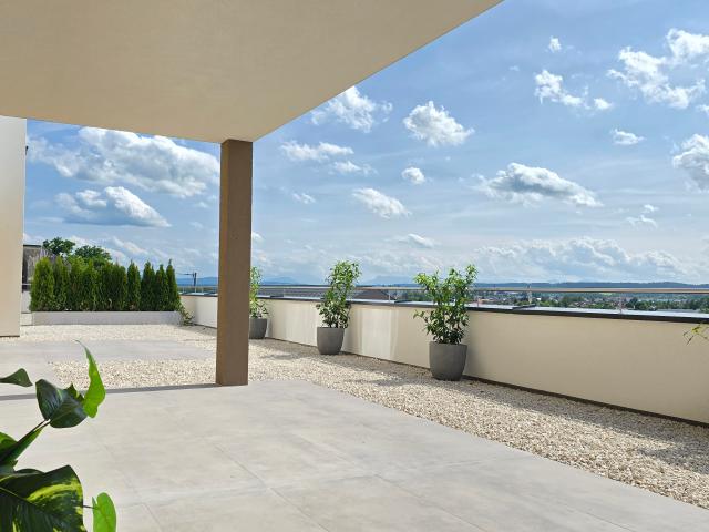 Exklusives Wohnen mit riesiger Dachterrasse