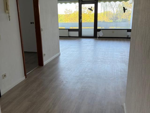 Exklusives Wohnen mit Weitblick – modernisierte 4 Zimmer Eigentumswohnung