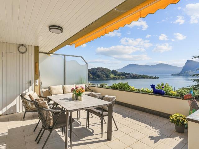 Exklusives Wohnerlebnis mit unverbaubarer Sicht auf See und Berge