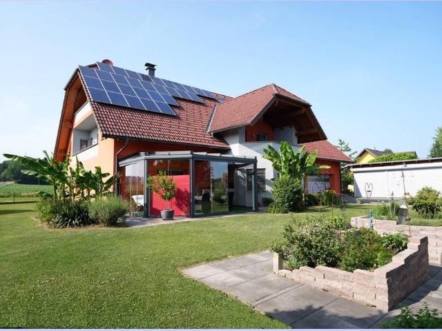 Exklusives Wohnhaus mit 420 m² Wfl. Wohnen auf höchstem Niveau. Inkl. Wintergarten und Traumgarten