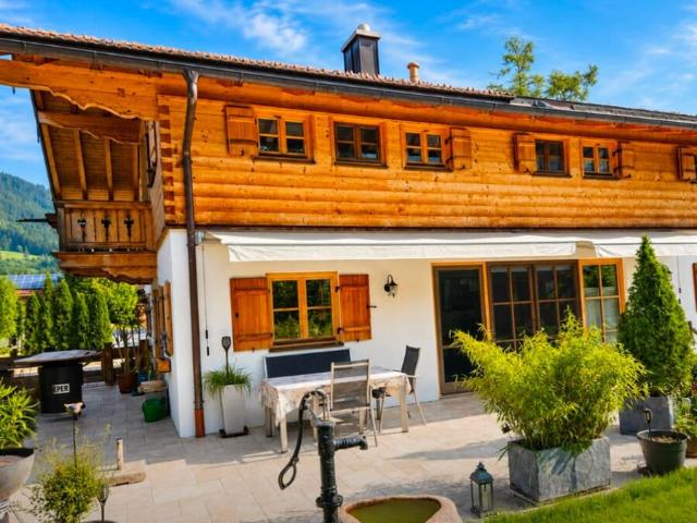 Exklusives Wohnhaus mit Einliegerwohnung in traumhafter Lage in Kreuth Scharlin