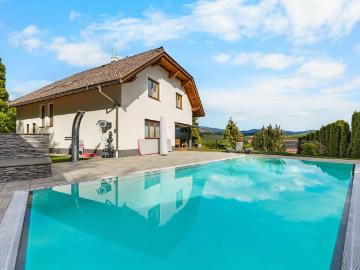 Exklusives Wohnhaus mit Pool, Gartenparadies und traumhafter Aussicht in Althofen