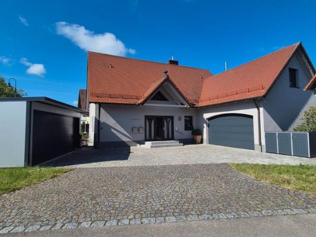 Exklusives Zweifamilienhaus in Top Zustand mit Salzwasserpool