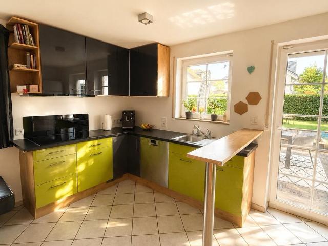 Exklusives Zweifamilienhaus mit Photovoltaik, Pool und attrack…