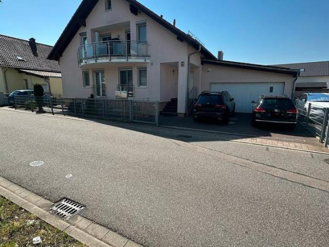 Exklusives 2–3 Familienhaus in ruhiger Lage mit Doppelgarage