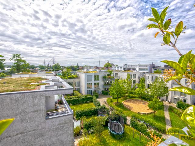 Exklusives 4 Zimmer Penthouse mit Dachterrasse, Kamin, 2 Bädern & EBK in Düsseldorf Flehe!