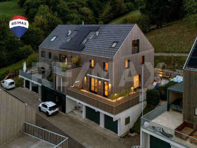 Exklusives 5.5 Zi. Doppeleinfamilienhaus mit fantastischer Aussicht