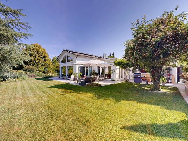 Exklusives 5 Zimmer Einfamilienhaus mit Gartenparadies & Doppelgarage