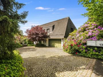 Exklusives 9 Zimmer Einfamilienhaus mit Wellnessbereich, Doppelgarage und traumhafter Aussicht