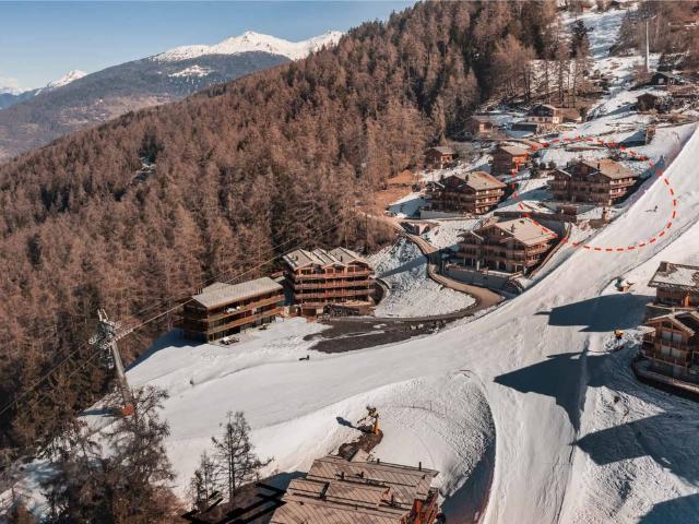 Exklusivität am Fusse der Pisten: ein Balkon auf die Alpen