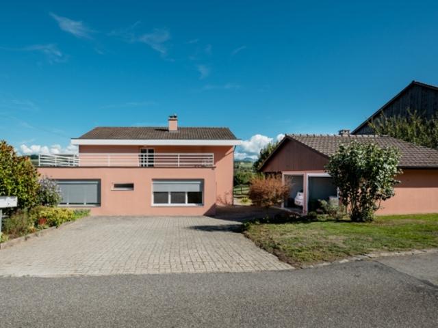 EXKLUSIVITÄT Freistehende Villa mit 6,5 Zimmern und eigenständiger Wohnung