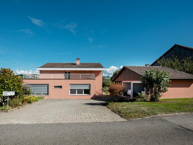 EXKLUSIVITÄT IMMO2Z: Freistehende Villa mit 6,5 Zimmern und eigenständiger Wohnung