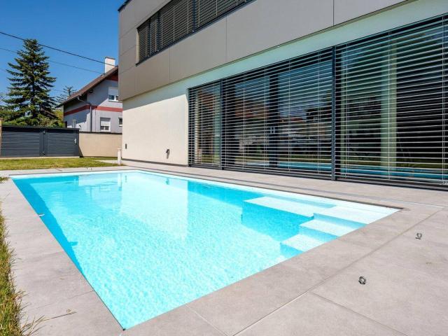 Exklusivität pur! Salzwasserpool, Grünblick sonnige Ausrichtung TOP Ausstattung Garage Lift!