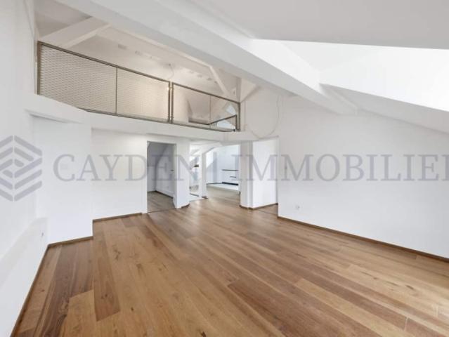 Exklusivität Wunderschöne 4 Zimmer Wohnung, komplett renoviert in einem charmanten Gebäude