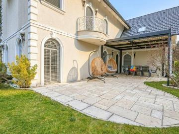 Exklusivität, viel Raum für Familie und absolute Privatsphäre + Außergewöhnliche 8 Zimmer Villa der Extraklasse mit Spa & Garten