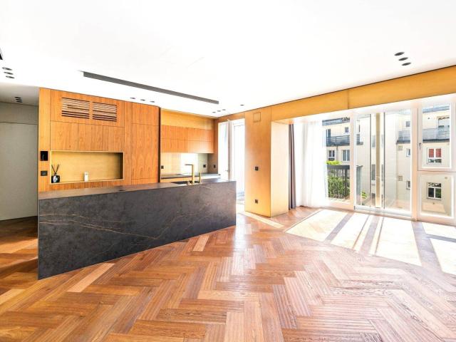 Exklusivität zum Einziehen! Design + Eleganz + Raffinesse + Edle Materialien! TOP Wohnung in TOP Lage mit hofseitiger Terrasse! Wünsche werden wahr.