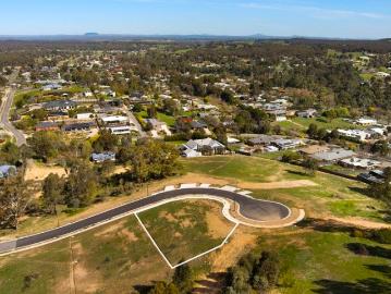 Expansive 1302m² allotment moments from Castlemaine Lot 21