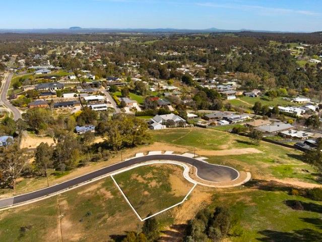 Expansive 1302m² allotment moments from Castlemaine Lot 21