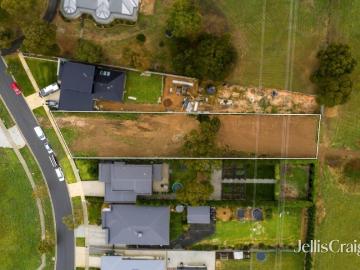 Expansive 1,538sqm block with scenic outlooks