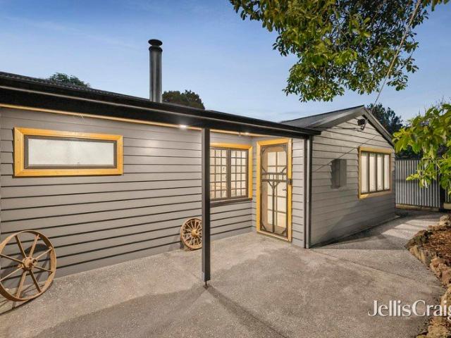 Expansive 1,117sqm family haven backing onto Taralla Creek Trail