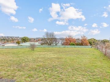Expansive 1,330m²* block of land
