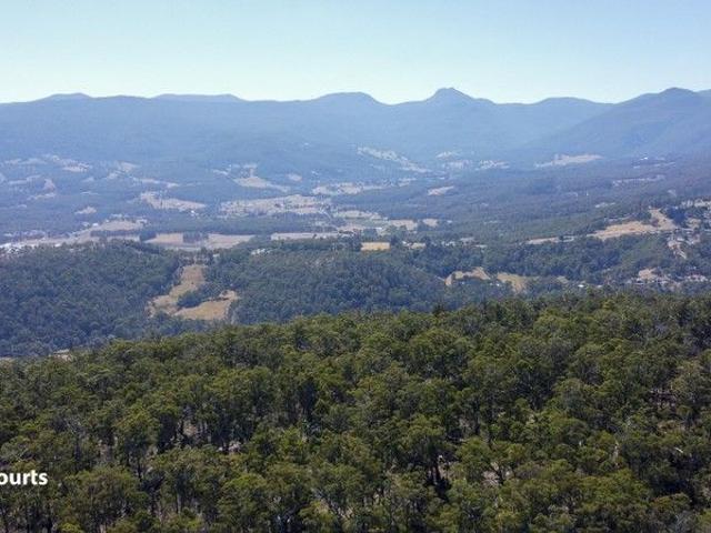 Expansive 5 title rural retreat