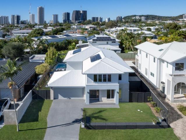 Expansive 5 Bedroom Family Residence in Premier Burleigh Pocket