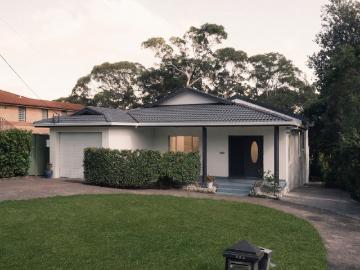 Expansive 6 Bedroom Brick Family home with Indoor Pool and 461.2m2 of internal space on 847.3m2 land size