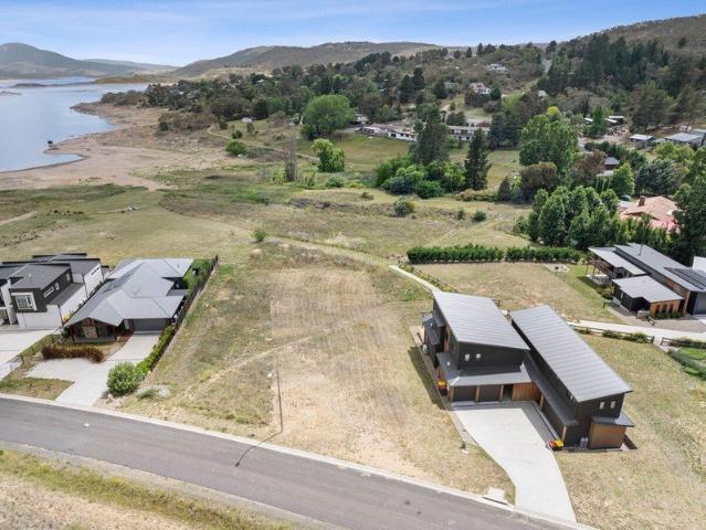 Expansive 986 sqm dual occupancy block