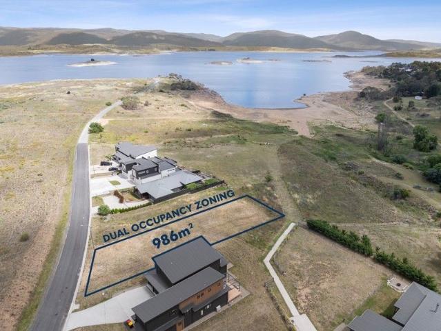 Expansive 986 sqm dual occupancy block