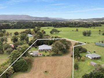 Expansive Country Escape Just Minutes from Berry Village
