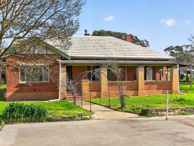 Expansive Country Lifestyle Property with Stunning Rural View