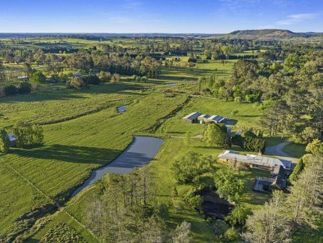 Expansive Country Living with Breathtaking Views and Versatile Accommodation