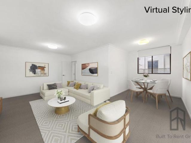 Expansive courtyard apartment with private terrace