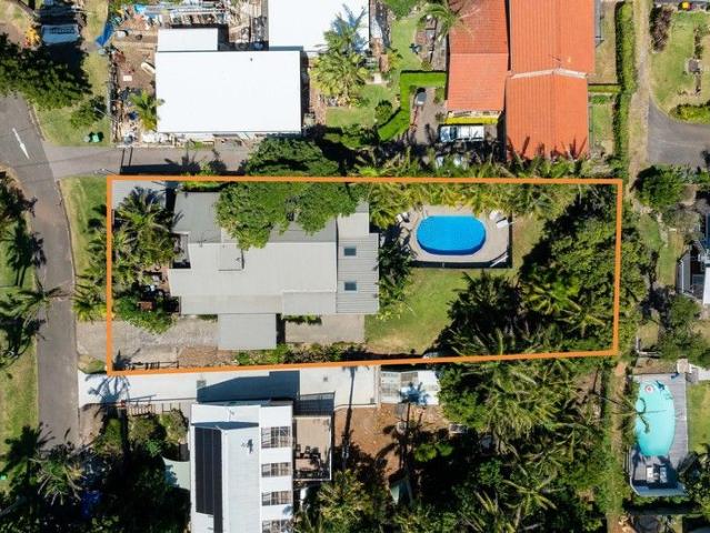Expansive Coastal Home on 1,104sqm With Dual Living