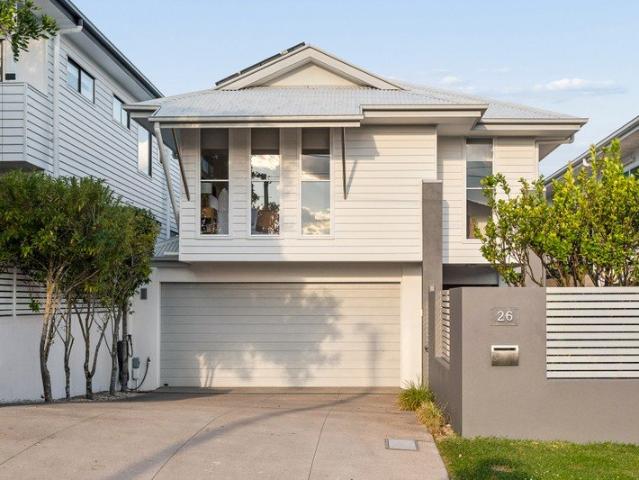 Expansive Contemporary Family Living on Elevated Victoria Terrace