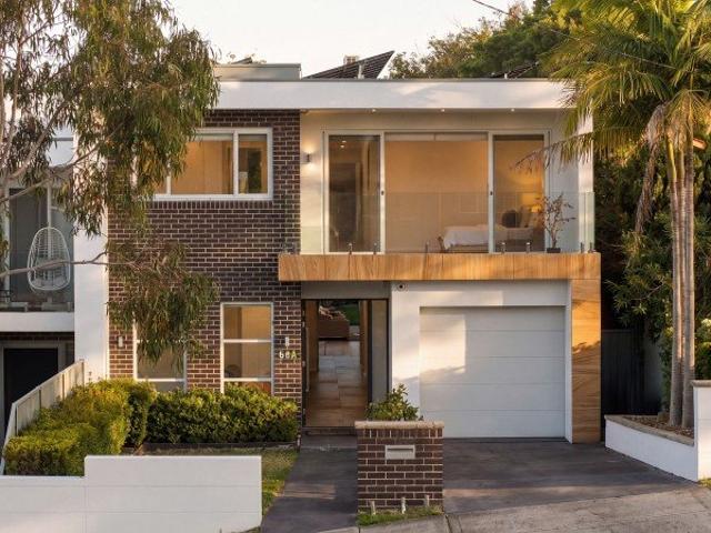 Expansive Contemporary Living with Sparkling Pool and Alfresco Entertaining