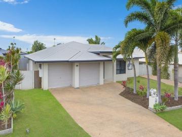EXPANSIVE, CAREFREE, BEACHSIDE LIVING AT ITS VERY BEST